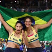 Duda Lisboa, sergipana, e Ana Patrícia, foram medalha de ouro no vôlei de praia feminino nas Olimpíadas de Paris 2024