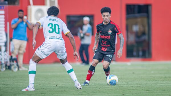 Matheuzinho, meia do Vitória em jogo contra o Cuiabá