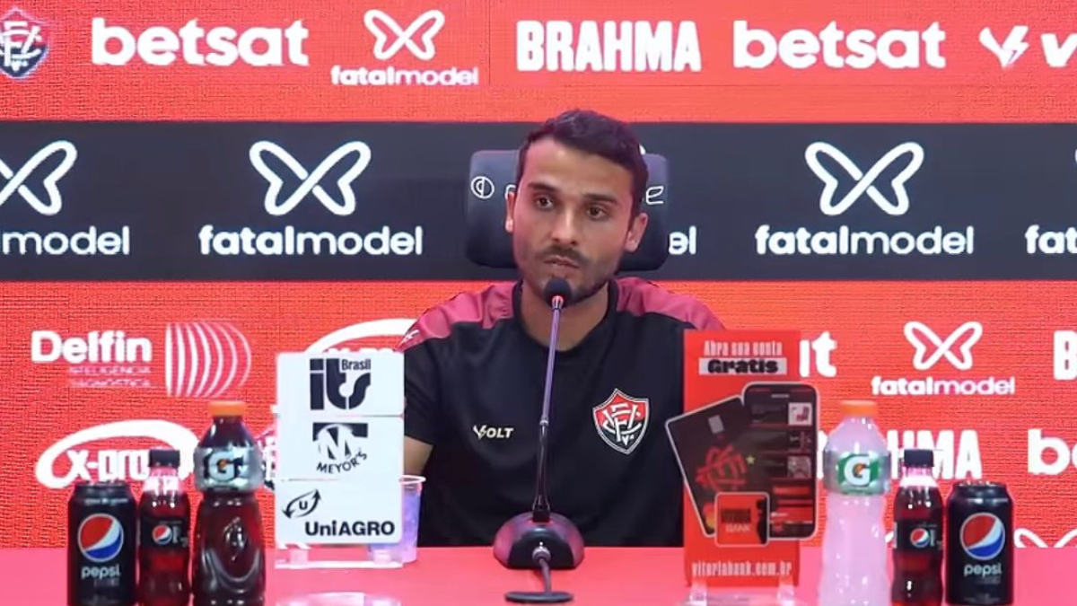 Estéphano Djian destaca empenho dos jogadores do Vitória e lamenta decisões da arbitragem em empate polêmico: “Fica uma chateação”