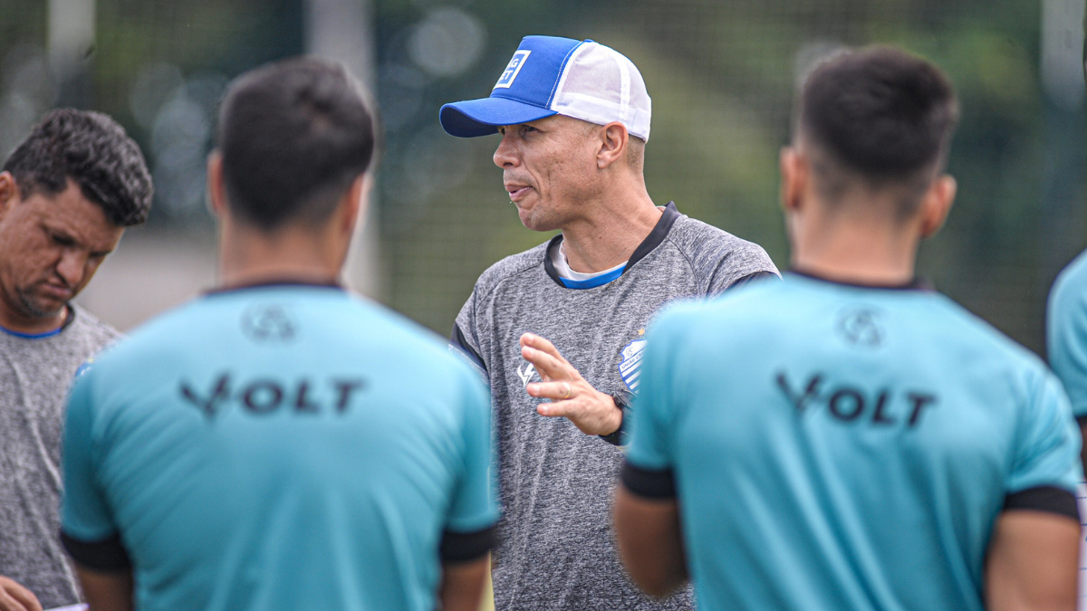 Diretoria do CSA anuncia renovação com técnico Higo Magalhães e faz balanço da temporada