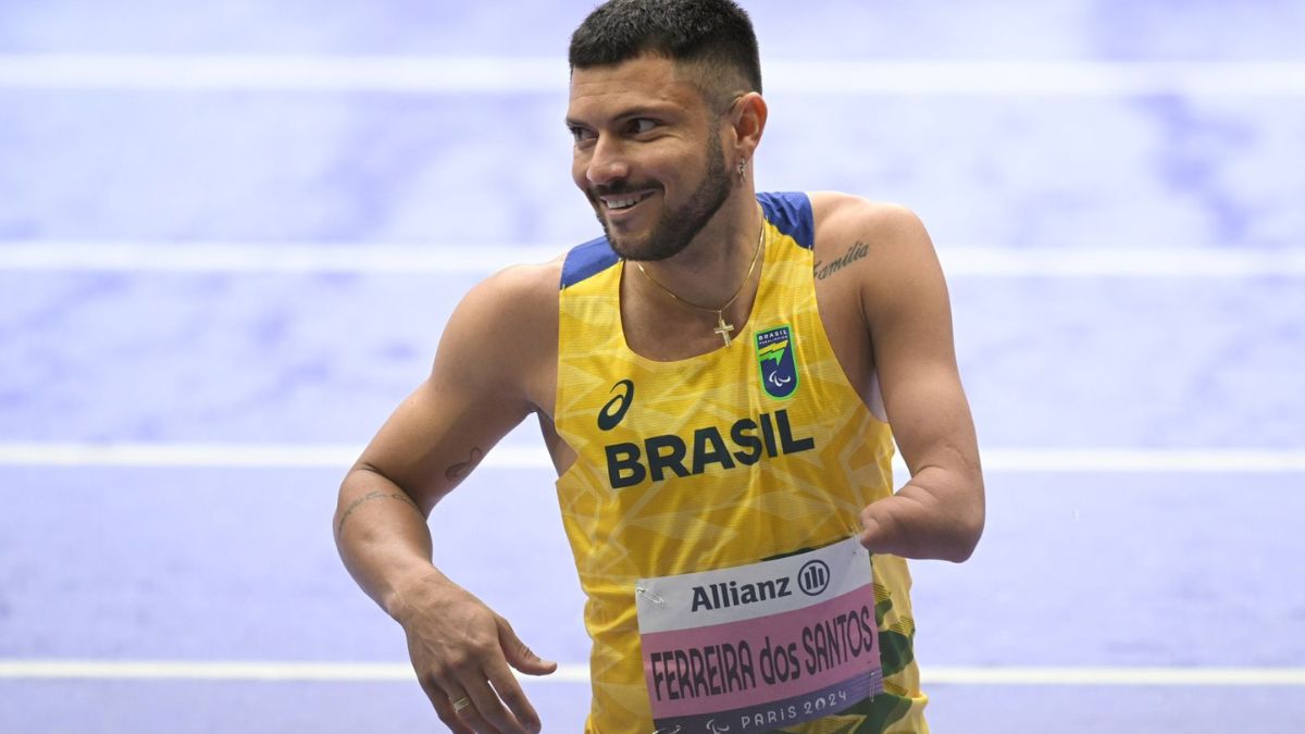 Paraibano Petrúcio Ferreira se classifica para a final dos 100m na classe T47 nas Paralimpíadas