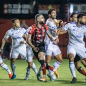 Wagner Leonardo, zagueiro do Vitória em jogo contra o Cruzeiro