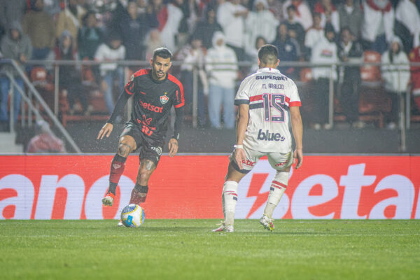 Willean Lepo, lateral-direito do Vitória