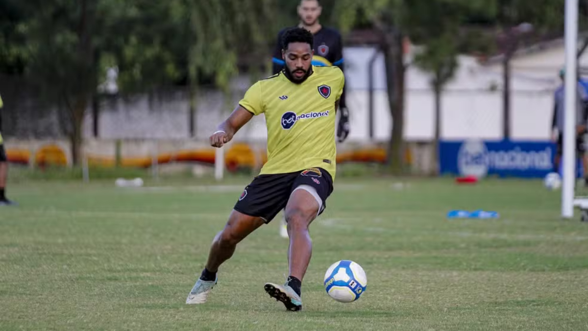 Wendel Lomar volta a ser relacionado e reforça o Botafogo-PB contra o São Bernardo