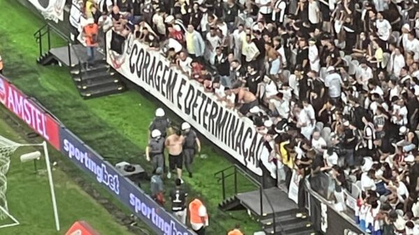 Fortaleza esclarece briga de torcedores em setor visitante do estádio do Corinthians 1 Torcedor do Corinthians detido em jogo contra o Fortaleza