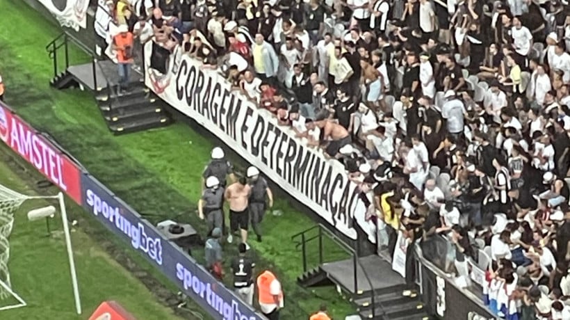 Fortaleza esclarece briga de torcedores em setor visitante do estádio do Corinthians