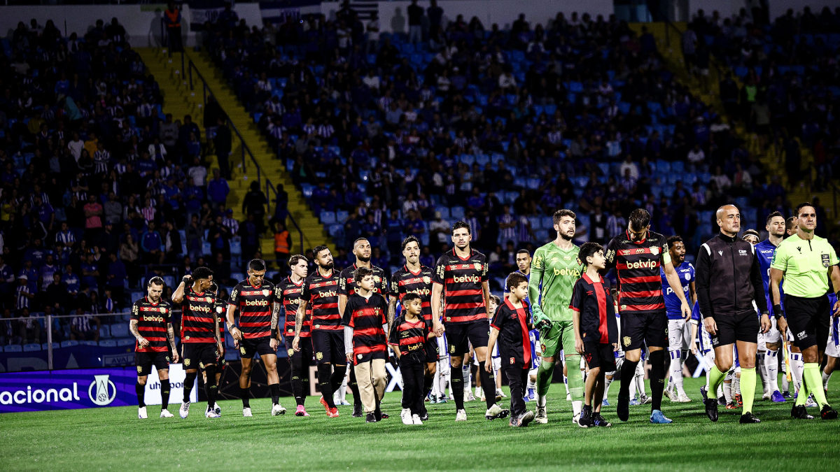 Sport tem lista extensa de pendurados para duelo contra o CRB; Dalbert volta de suspensão