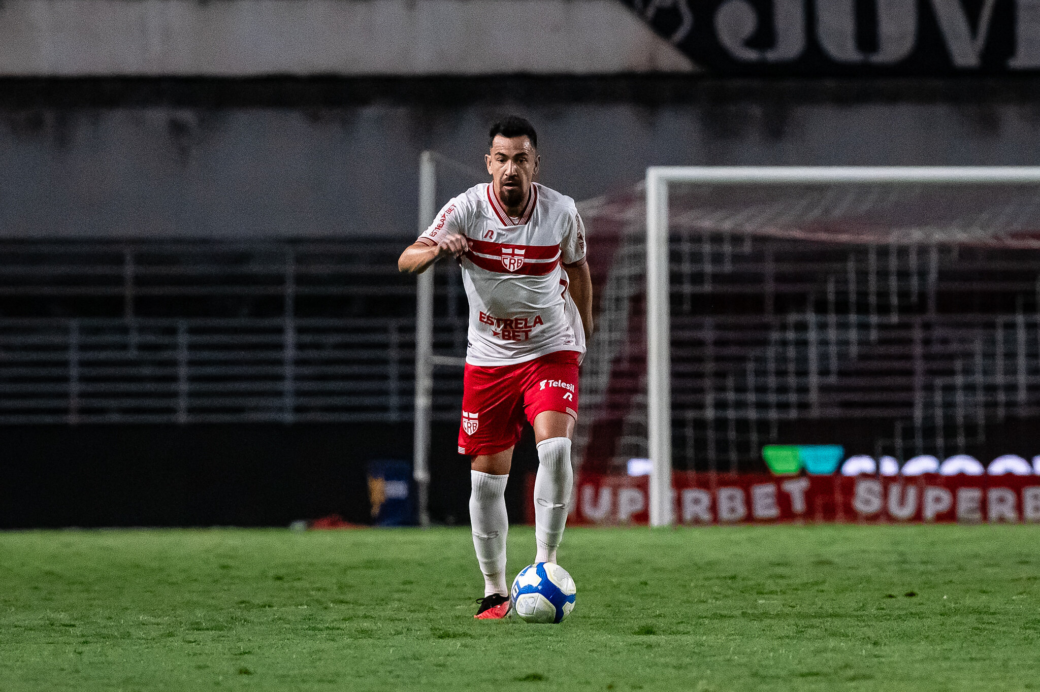 Lesionado, zagueiro Saimon desfalca o CRB diante o Guarani