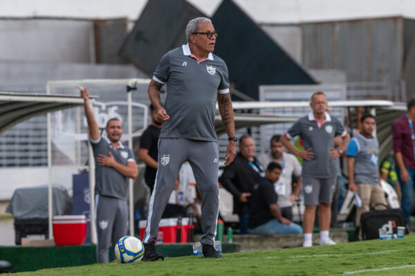 Técnico do CRB, Hélio dos Anjos projeta reencontro com Paysandu um mês após saída: "Vou fazer de tudo para vencer" 2 Hélio dos Anjos - Treinador - CRB