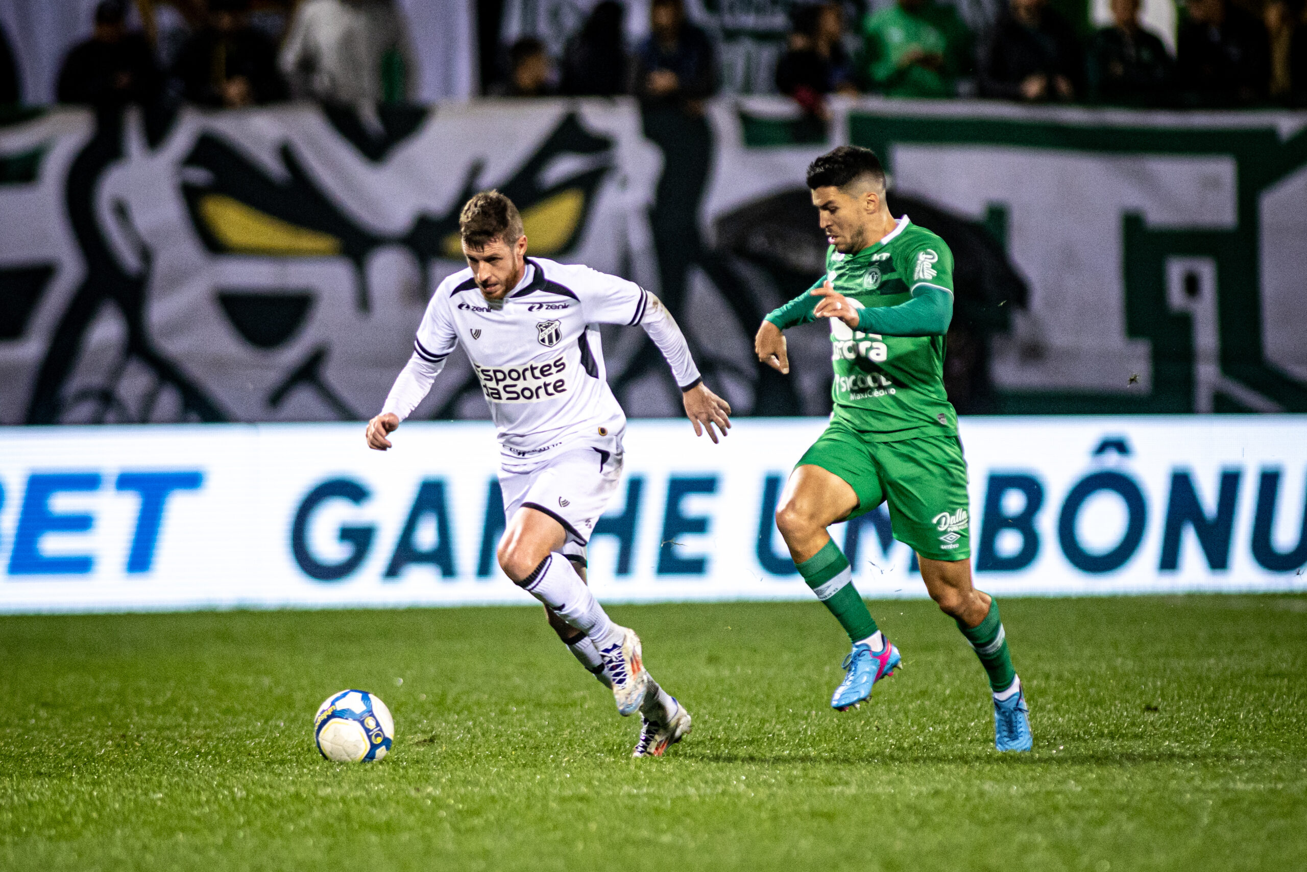 Chances de acesso do Ceará caem após derrota para Chapecoense