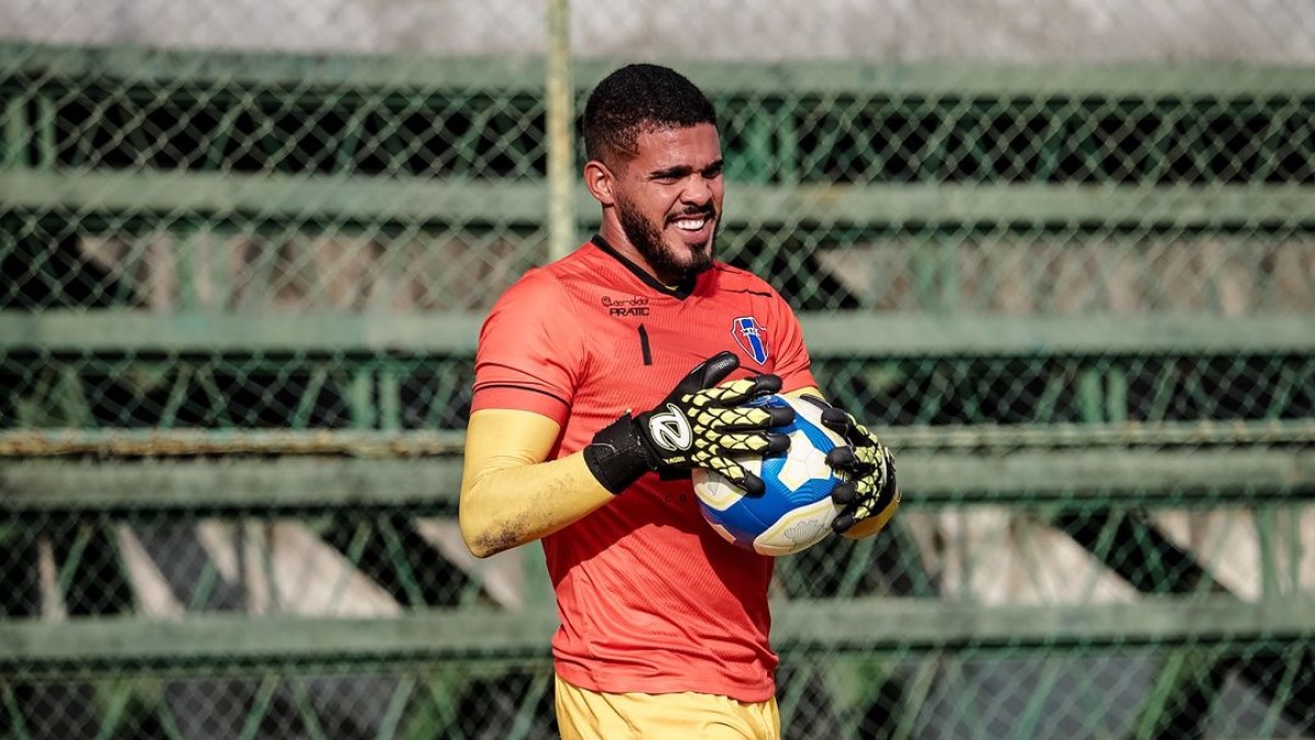 Moisés, goleiro ídolo do Maranhão que está na mira do Santa Cruz