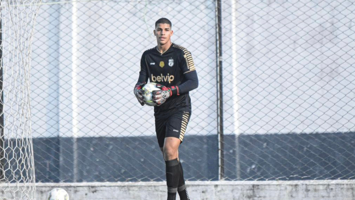 Treze anuncia renovação com goleiro Marcos Davi