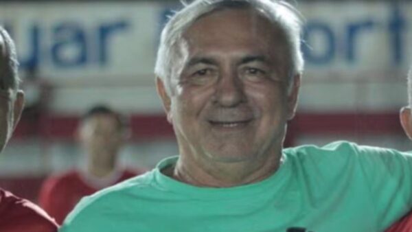 Morre, aos 70 anos, ex-atacante Reinaldo