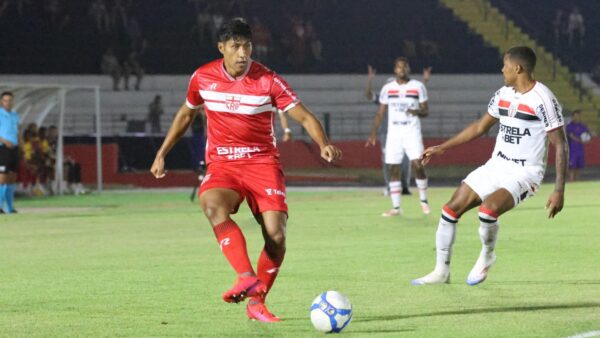 CRB empata com o Botafogo-SP e termina rodada na vice-lanterna da Série B 3 Segovia, zagueiro do CRB