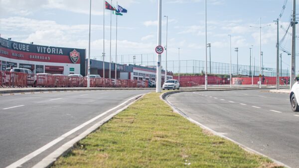 Via Barradão, ao lado do estádio do Vitória, em Salvador