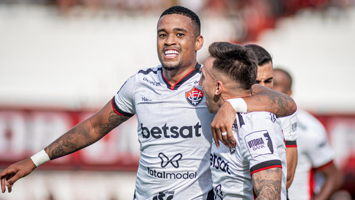 Vitória joga bem, supera o Atlético-GO fora de casa e segue vivo na luta contra o rebaixamento