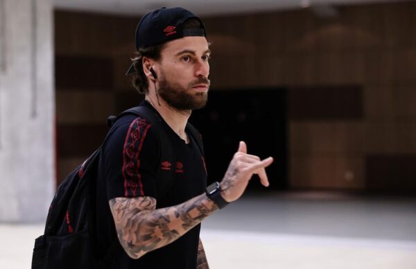Lucas Lima minimiza empate em casa do Sport contra o Goiás: “Peso nenhum” 1 Lucas Lima, jogador do Sport, antes de jogo contra o Goiás