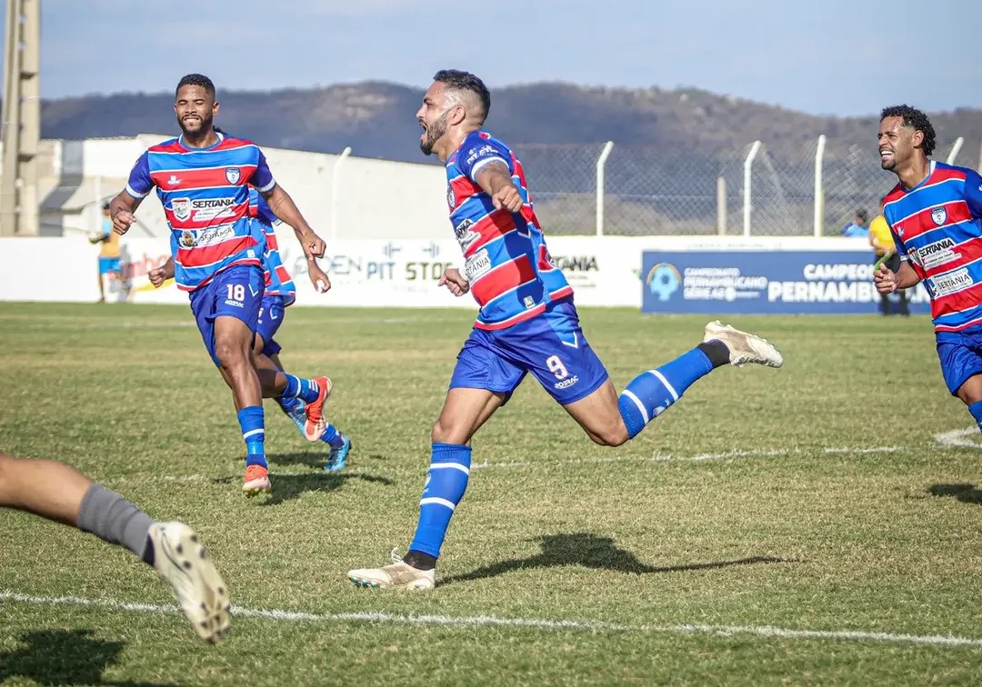 Decisão vence a Cabense na semifinal do Pernambucano A2 e garante acesso à elite do Estadual