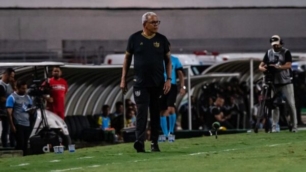 Hélio dos Anjos, técnico do CRB