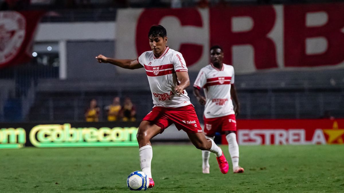 Técnico do CRB confirma retorno do zagueiro Segovia para jogo contra o Coritiba