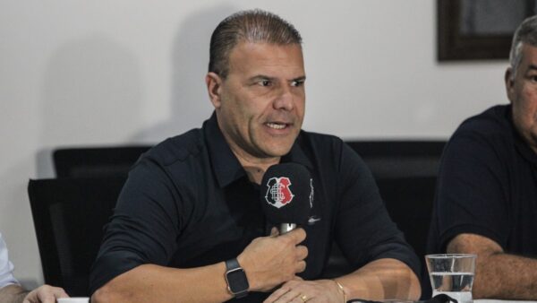 Executivo do Santa Cruz avalia uso da base em 2025: "Sou totalmente favorável" 1 Harlei Menezes, executivo de futebol do Santa Cruz