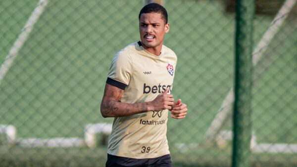 Vitória: Janderson será titular contra Bragantino e foca em encerrar jejum de gols 1 Janderson, atacante do Vitória