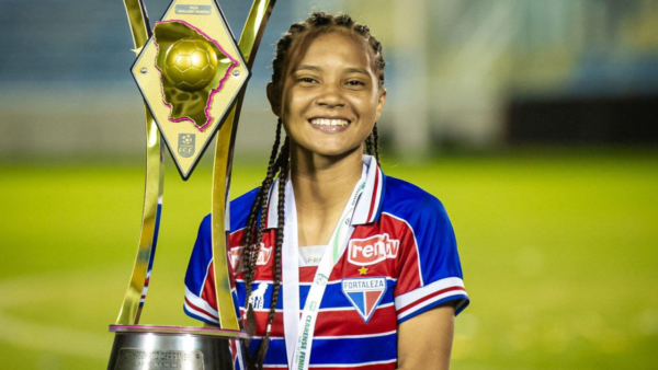 Meia do Fortaleza celebra momento no clube após título.