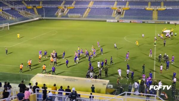 Cearense sub-20: final termina com briga generalizada entre Fortaleza e Ceará; veja o vídeo 1 Registro da confusão entre jogadores de Fortaleza e Ceará