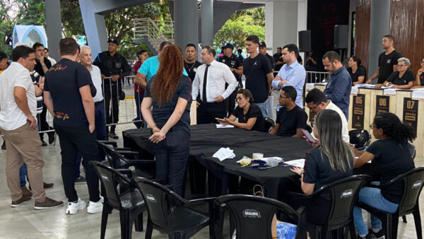 Sócios do Sport votam sim para a reforma do estatuto, que entra em vigor a partir do dia primeiro de janeiro 2 Reforma do estatuto do Sport, sede, Ilha do Retiro - Foto: Pedro Maranhão/NE45