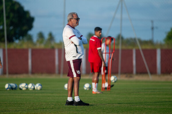 Hélio dos Anjos, técnico do CRB