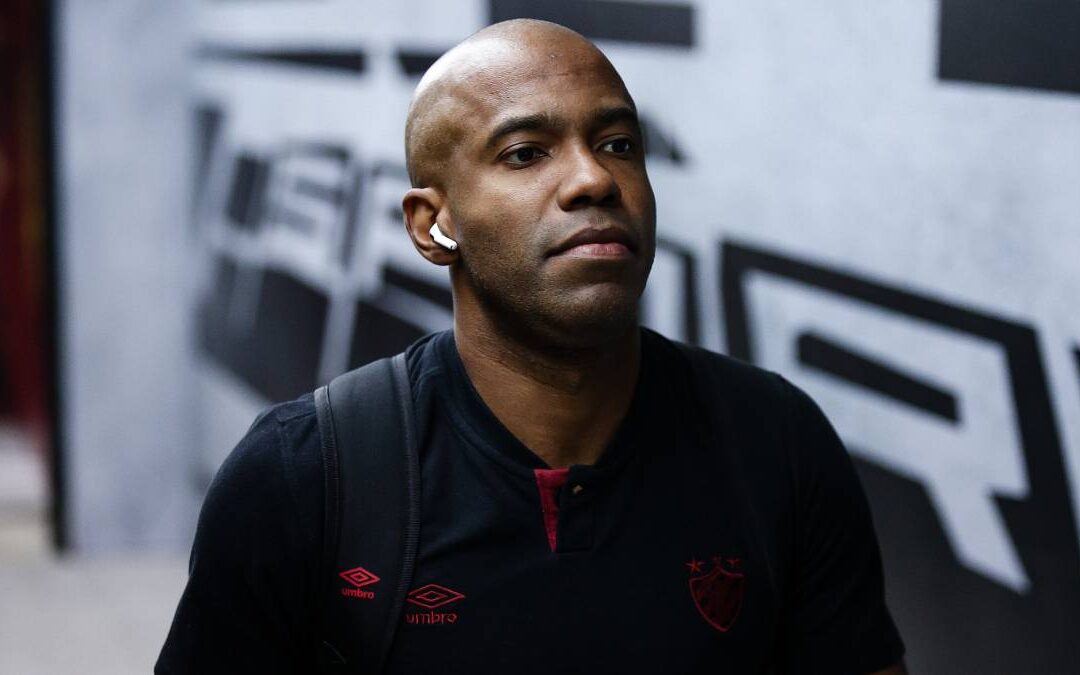 Retrô tem interesse e faz contato por Fabinho, do Sport