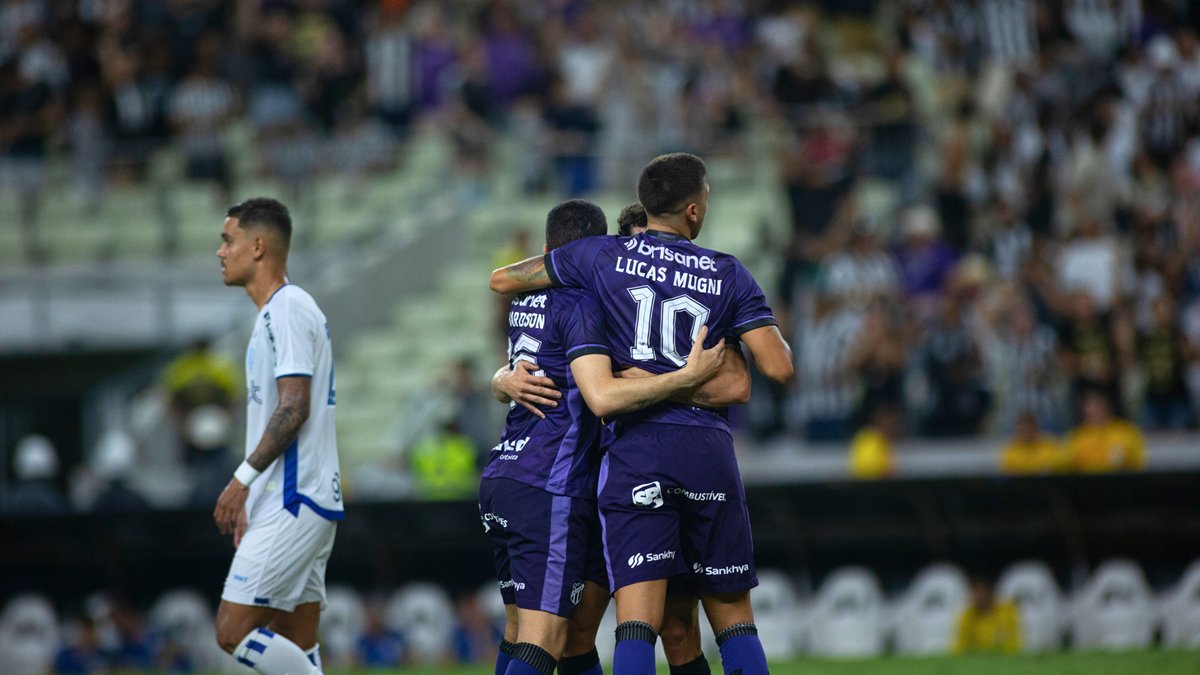 Ceará decide no segundo tempo, vence Avaí e encosta no G4 da Série B