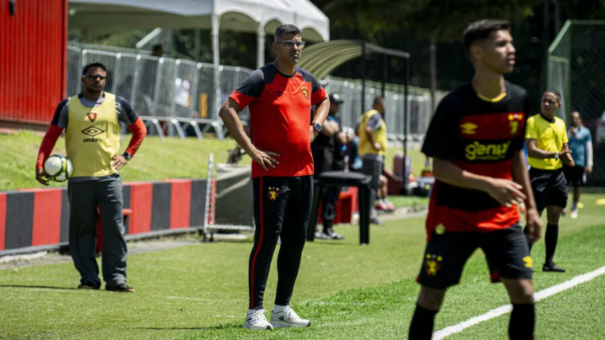 Sport comunica saída de Mário Henrique, técnico do Sub-17