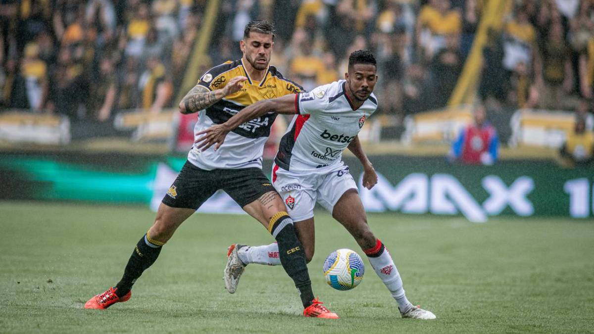 Com gol de Janderson, Vitória supera o Criciúma fora de casa e volta a se afastar da zona de rebaixamento