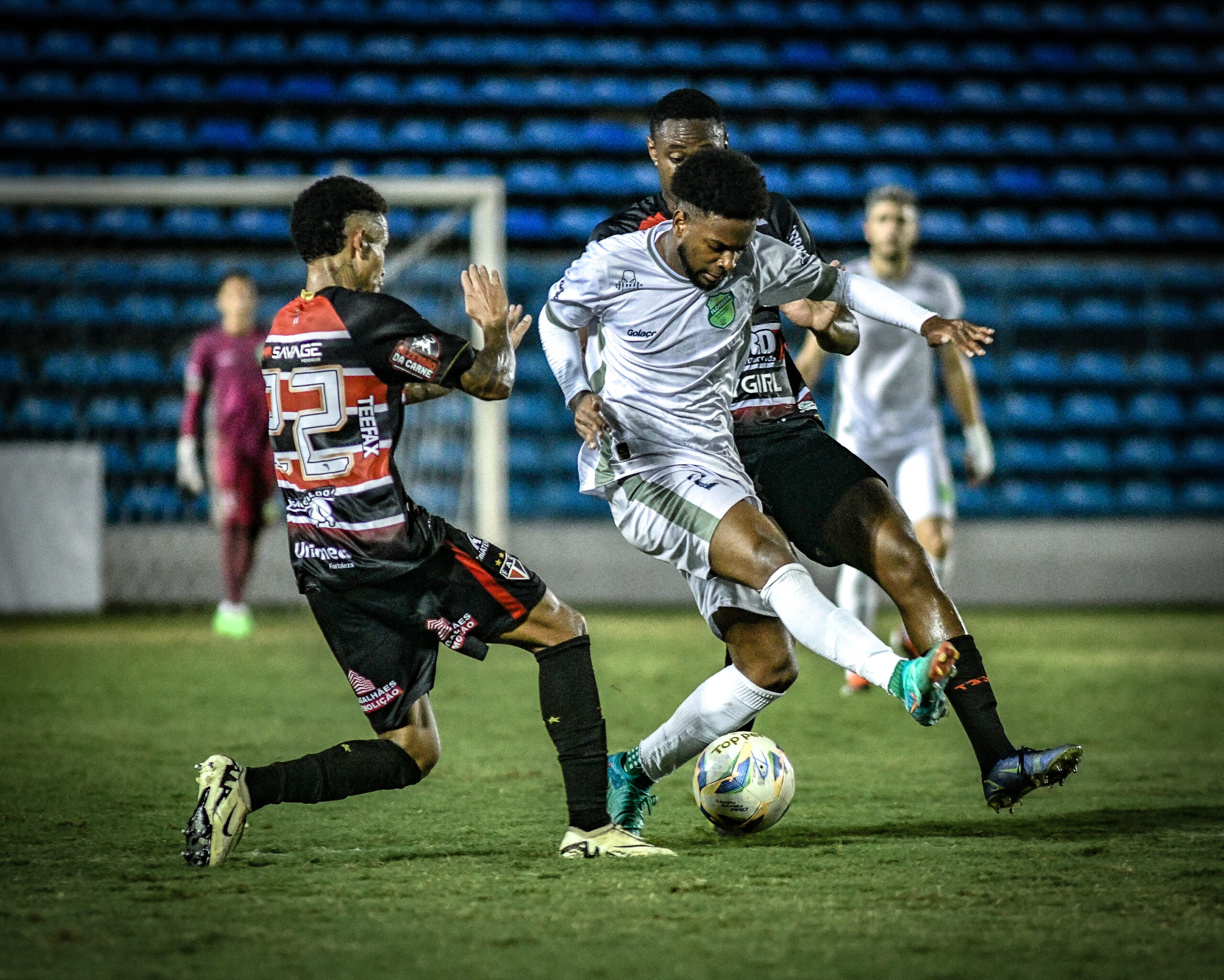 Floresta vence Ferroviário e abre vantagem na final da Fares Lopes