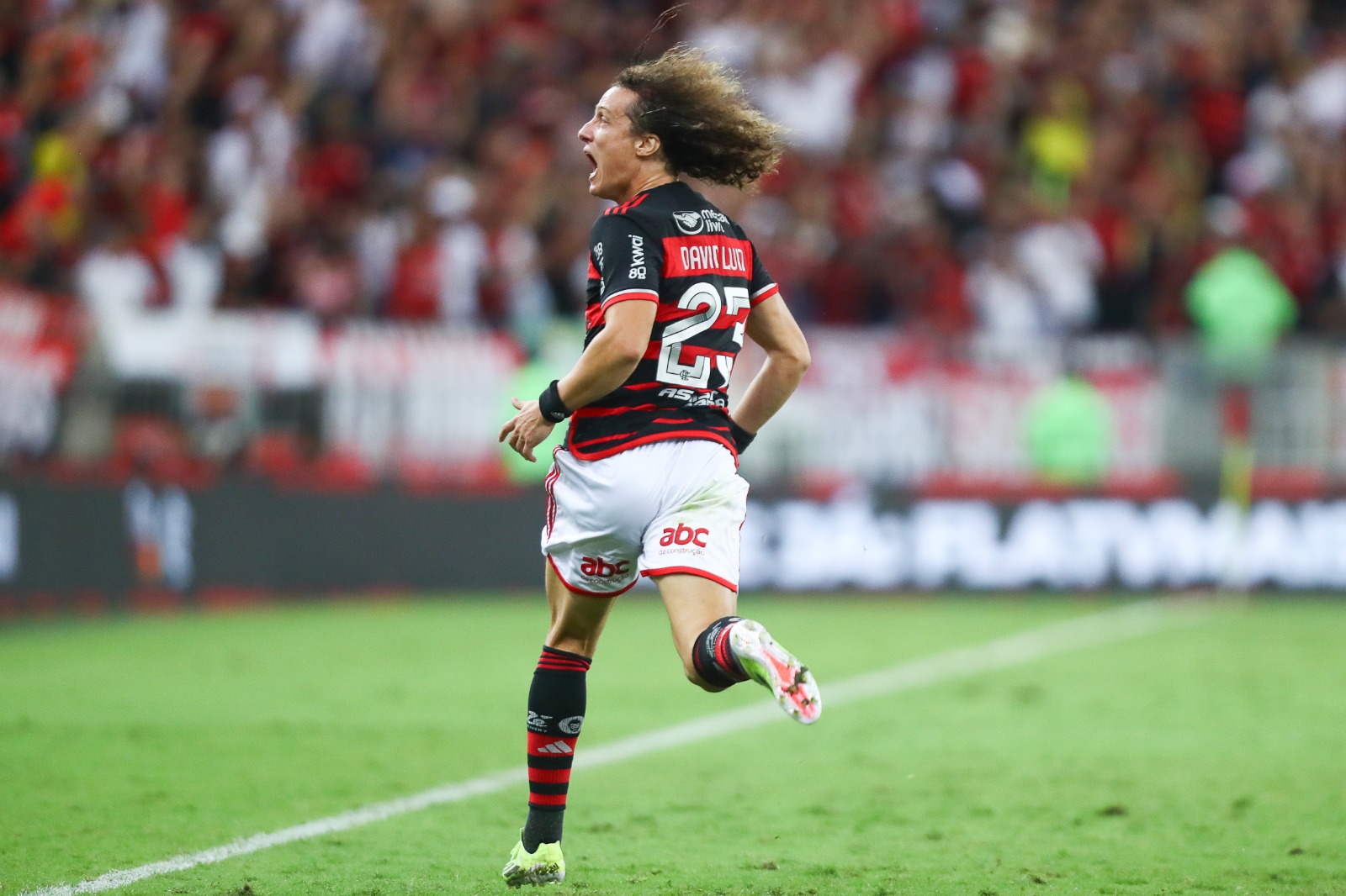 Fortaleza negocia contratação do zagueiro David Luiz, ex-Flamengo