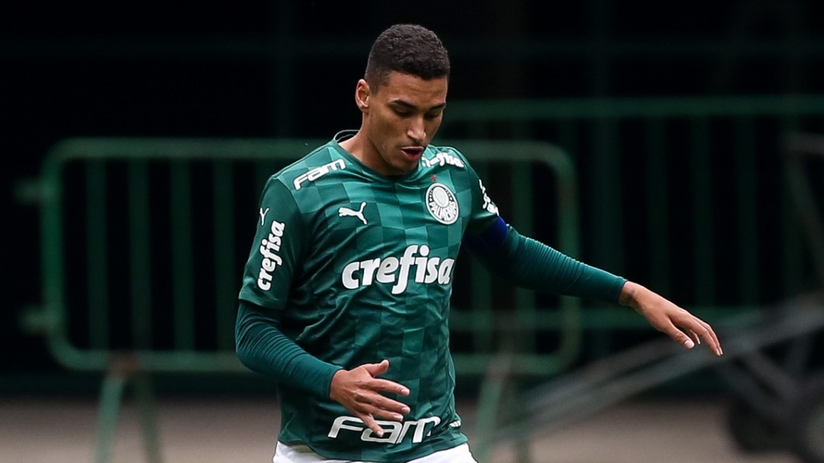 CRB encaminha contratação do zagueiro Henri, do Palmeiras
