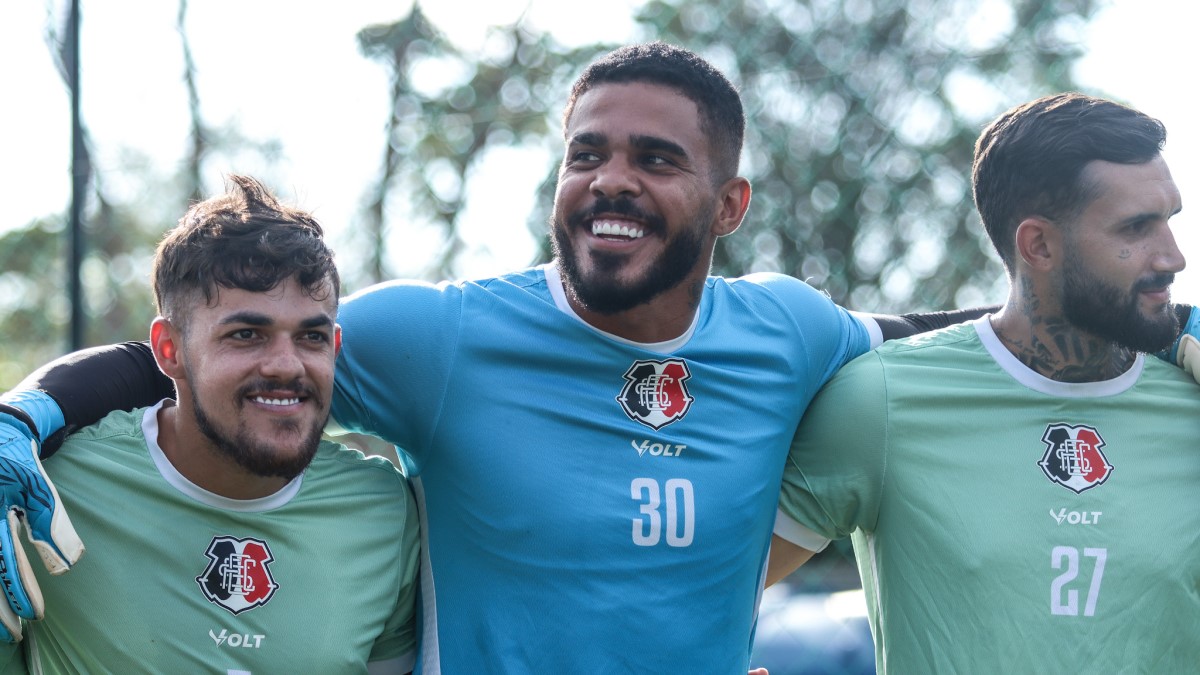 Matheus Melo e Moisés são dúvida no Santa Cruz para clássico contra o Náutico 2 Moisés, goleiro do Santa Cruz