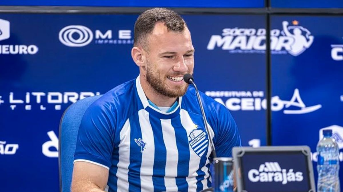Apresentado, Silas traça objetivos e compara CSA de 2025 com o de sua primeira passagem no clube