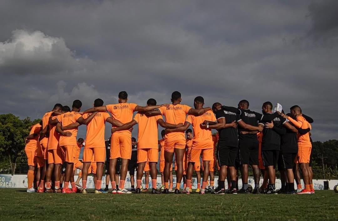 Elenco Retrô treinamento
