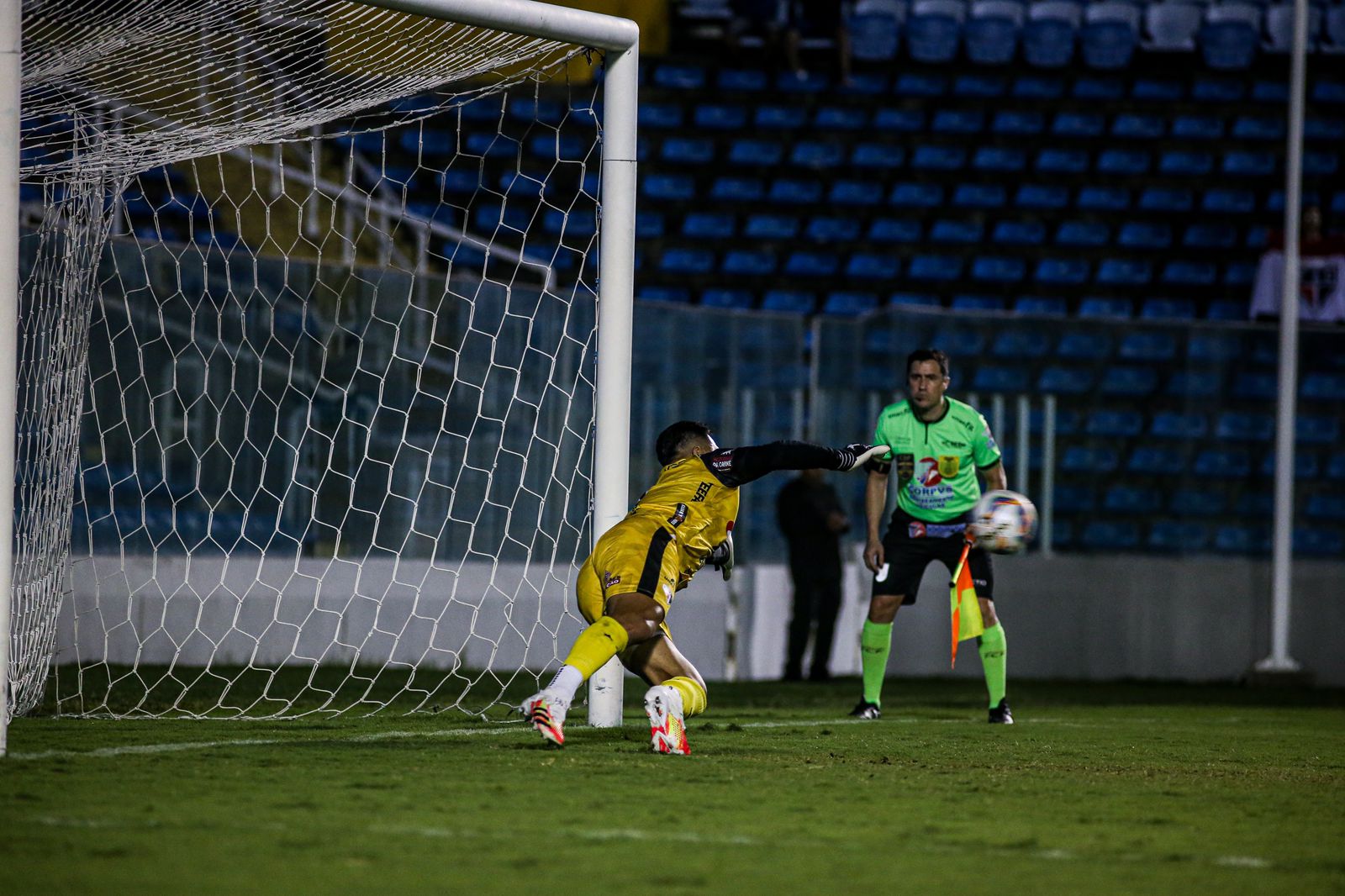 Carlão brilha nos pênaltis, Ferroviário vence Floresta e fica com o título da Fares Lopes 2 Ferroviário - Floresta - Taça Fares Lopes - Carlão