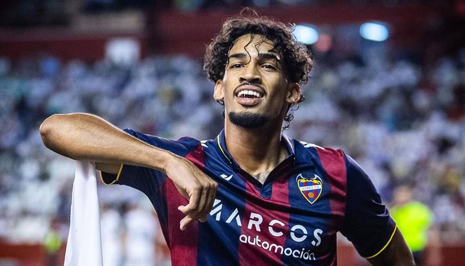 Fábio Mota revela proposta do Vitória por atacante do Levante, da Espanha