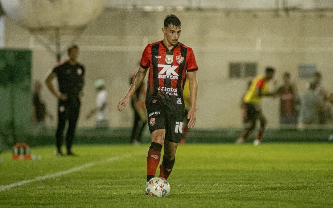 Com trauma no joelho, Claudinho desfalca o Vitória contra o Altos