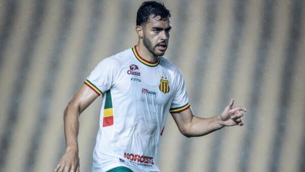 Sampaio Corrêa deve anunciar a saída de seis jogadores do elenco 1 Eduardo, zagueiro do Sampaio Corrêa