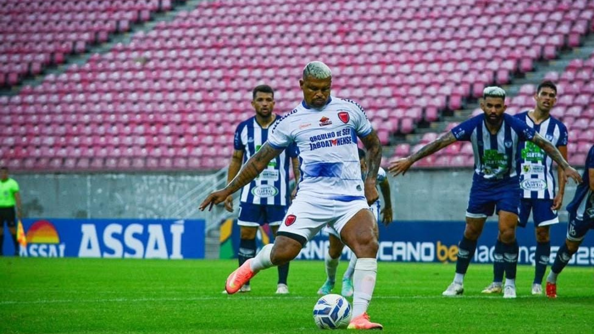 Jaguar derrota Decisão de virada e conquista primeira vitória na história do Pernambucano