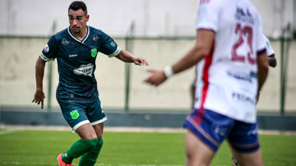 Volante Guilherme Nunes, do Floresta, destaca qualidade da equipe que enfrentará o Fortaleza no Cearense 1 Guilherme Nunes - Floresta