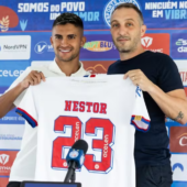 Nestor é apresentado no Bahia.