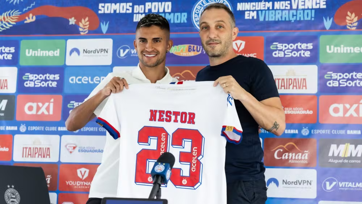 Nestor é apresentado no Bahia.