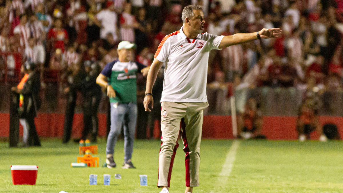 Marquinhos Santos, técnico do Náutico.