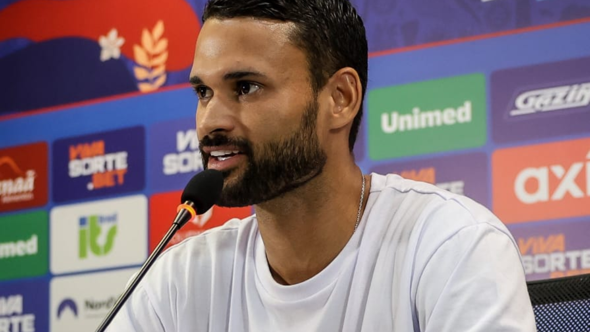 Bahia apresenta Willian José.